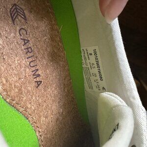 Cariuma low top sneaker
